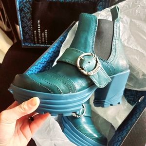 NWT John Fluevog Motown Mellow Petrol Blue Platform Chelsea Ankle Boot Size 7W
